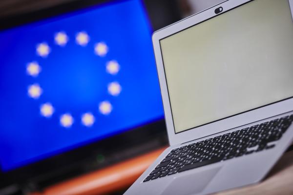 Dezinformacije: Komisija pozdravlja novi poboljšani i sveobuhvatniji Kodeks o suzbijanju dezinformacija